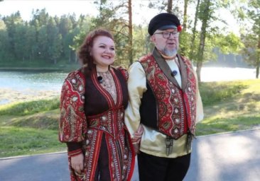 В рамках мероприятий в Мирном побывал творческий дуэт Петра и Марины Суховых с ярким концертом